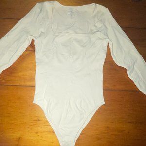 OQQ White Long Sleeve Bodysuit
